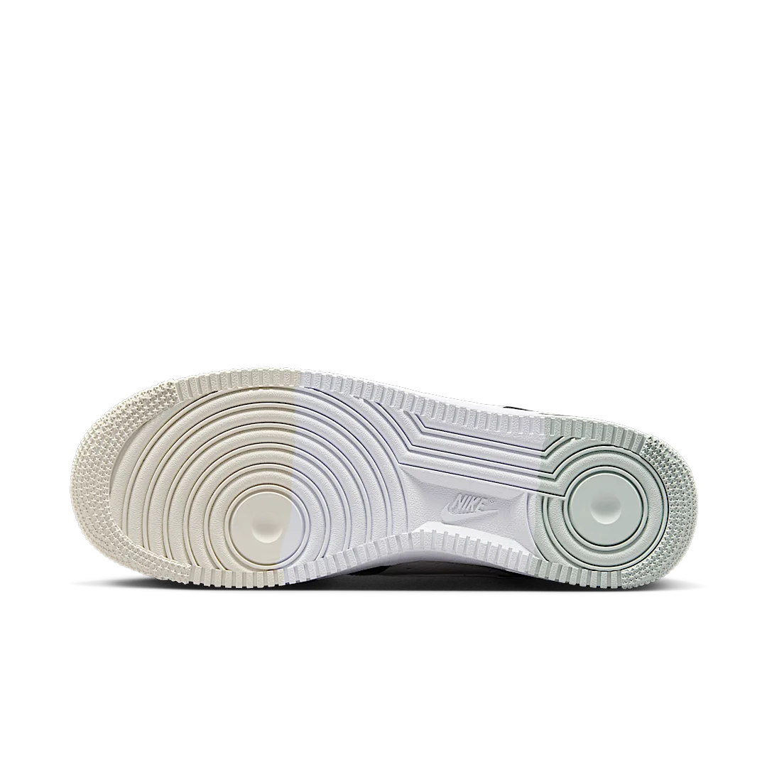 Overkicks - Nike Air Force 1 Low 07 LV8 Split Black Phantom (FD2592-002) - detalle suela