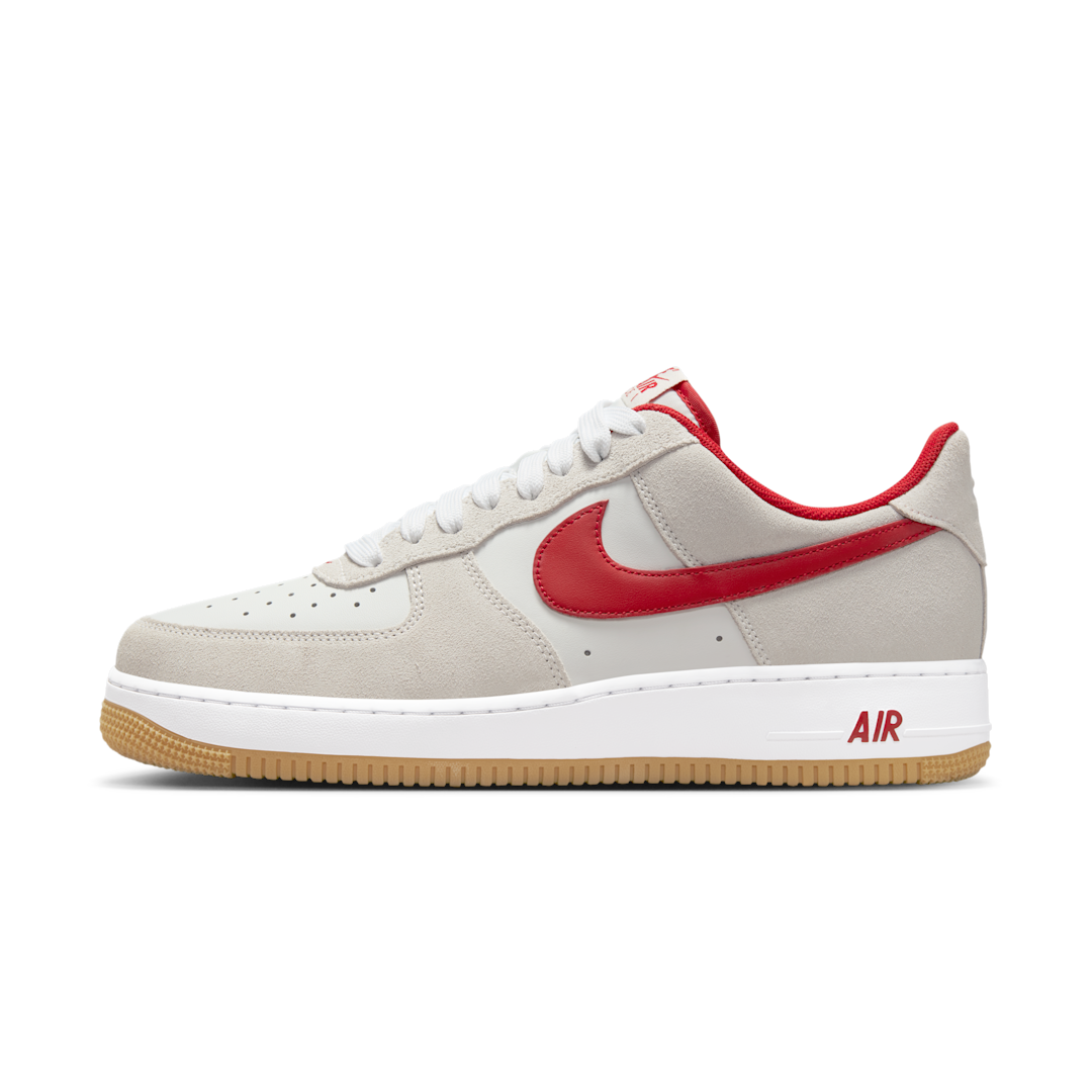 Overkicks - Nike Air Force 1 Low 07 LV8 Summit White Varsity Red Gum (IB6388-101) - vista lateral
