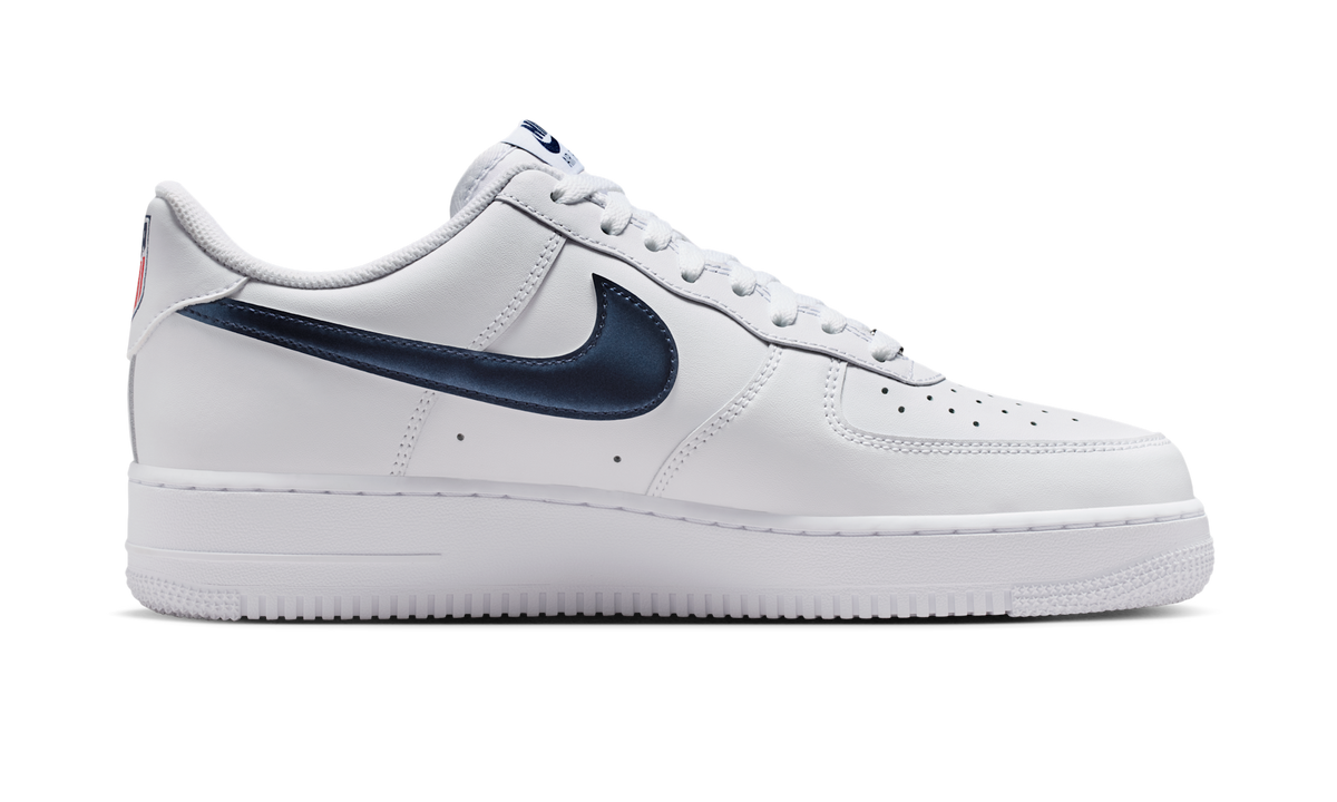 Overkicks - Nike Air Force 1 Low 07 LV8 Team USA World Cup (IQ0407-100) - detalle suela