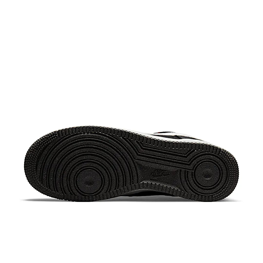 Overkicks - Nike Air Force 1 Low 07 LV8 Toasty Black White (DC8871-001) - detalle suela