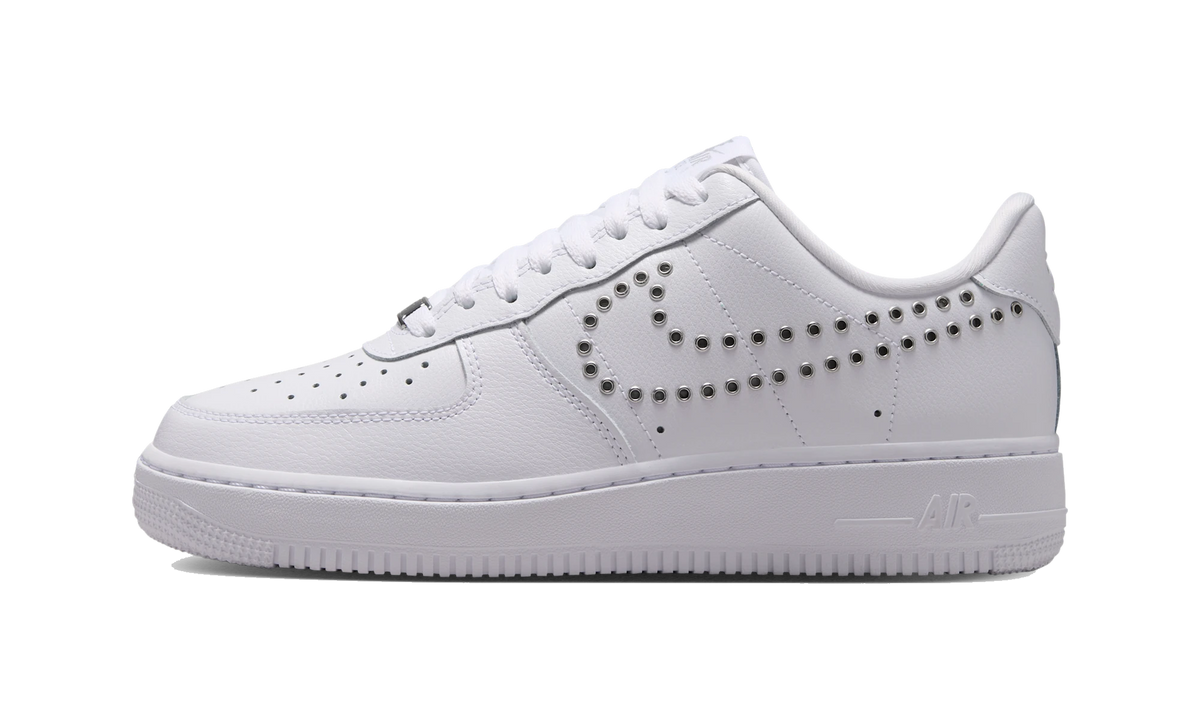 Overkicks - Nike Air Force 1 Low 07 LV8 Triple White Metallic Silver (IW1234-100) - vista lateral