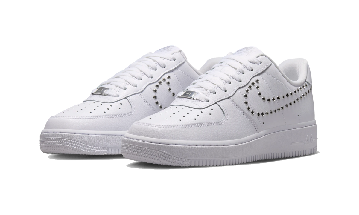 Overkicks - Nike Air Force 1 Low 07 LV8 Triple White Metallic Silver (IW1234-100) - vista trasera