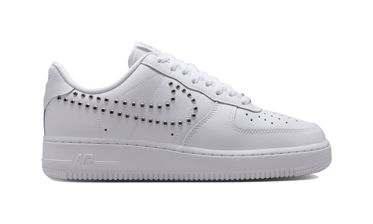 Overkicks - Nike Air Force 1 Low 07 LV8 Triple White Metallic Silver (IW1234-100) - detalle suela