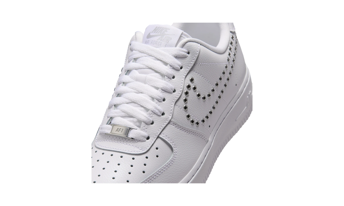 Overkicks - Nike Air Force 1 Low 07 LV8 Triple White Metallic Silver (IW1234-100) - detalle lateral interior