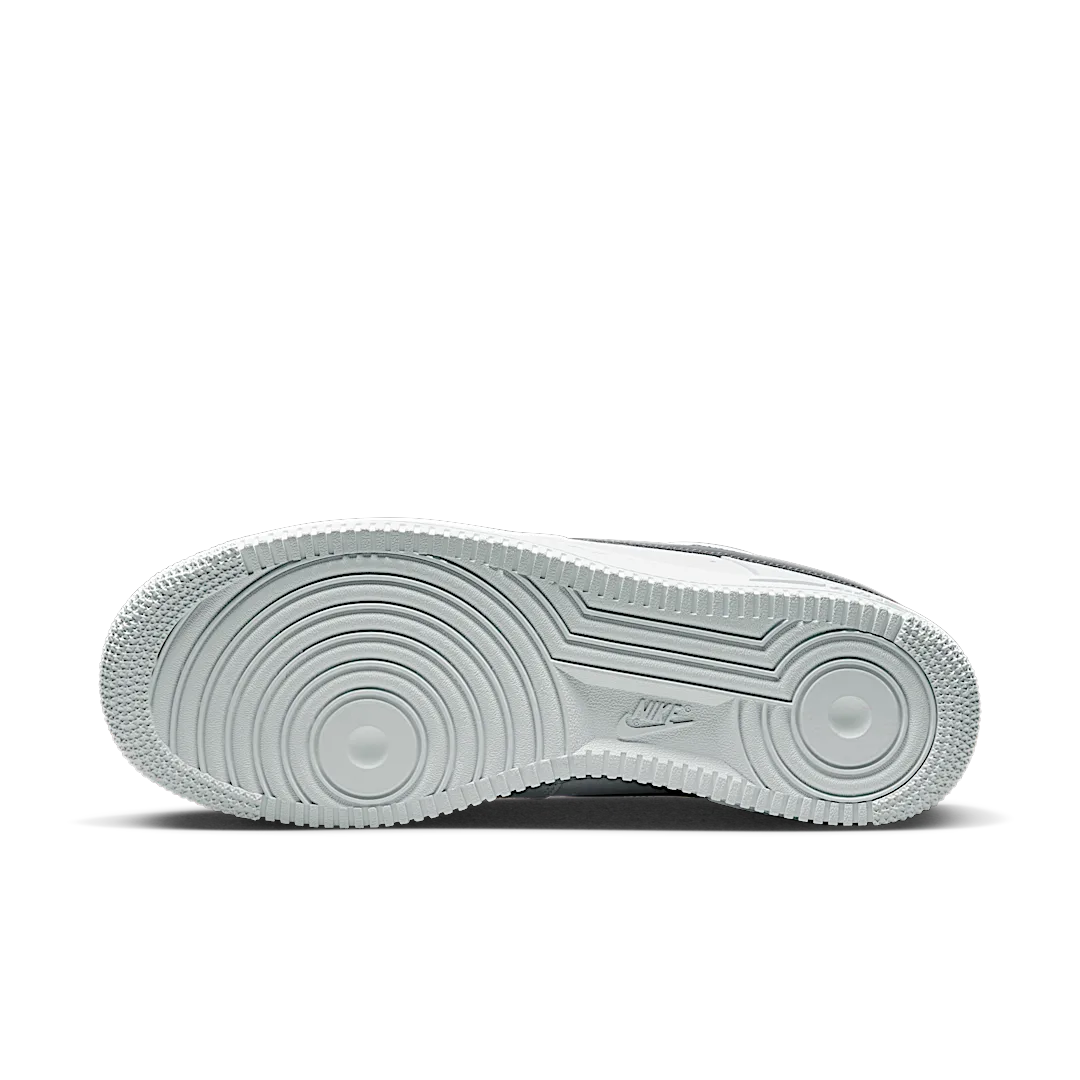 Overkicks - Nike Air Force 1 Low 07 LV8 White Metallic Dark Grey (DX8967-100) - detalle suela