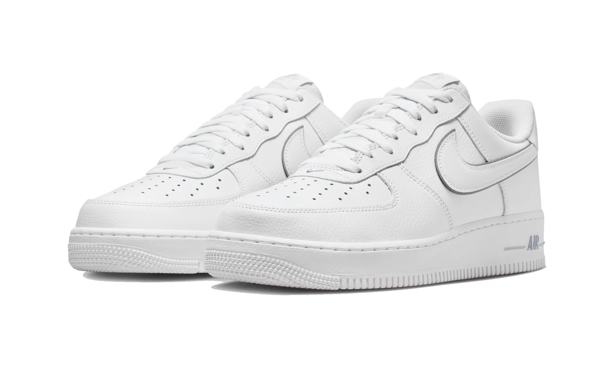 Overkicks - Nike Air Force 1 Low 07 LV8 White Silver Wolf Grey (IQ5228-100) - vista trasera