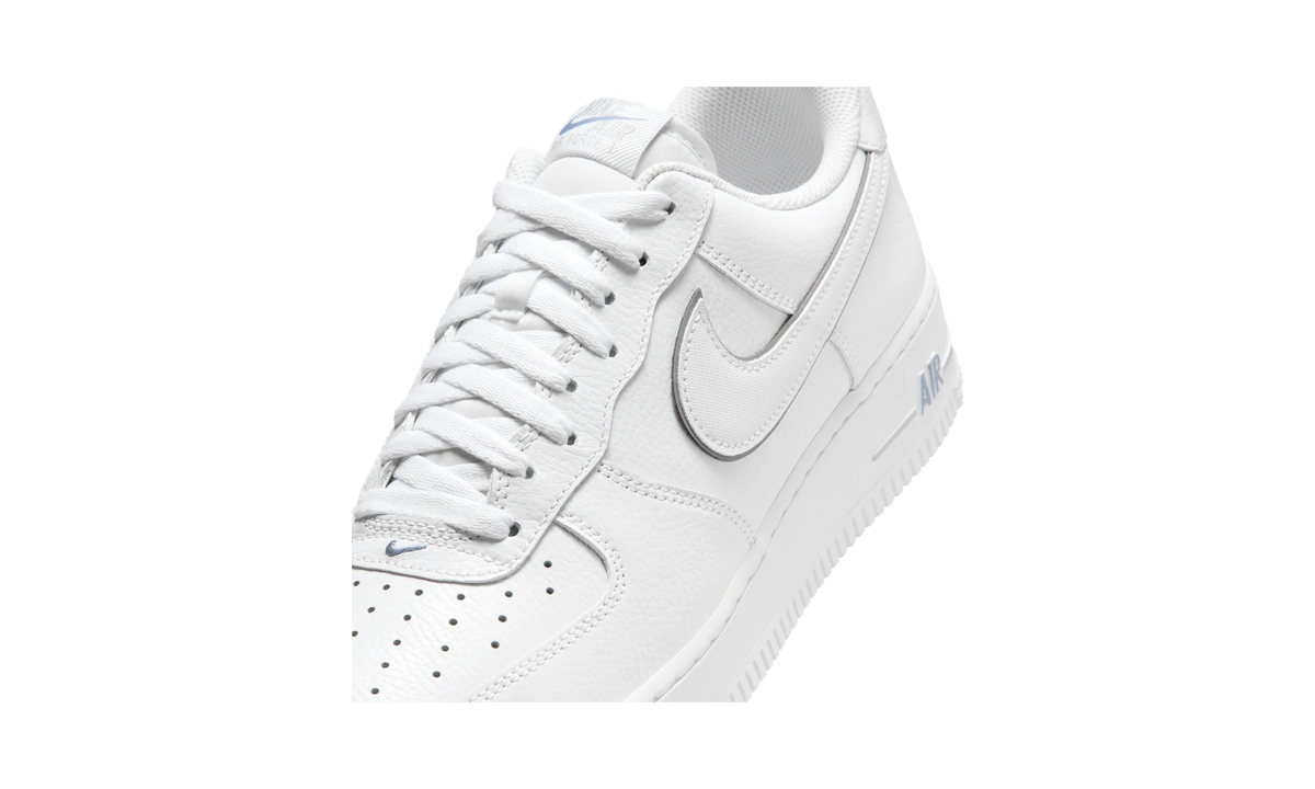 Overkicks - Nike Air Force 1 Low 07 LV8 White Silver Wolf Grey (IQ5228-100) - detalle lateral interior
