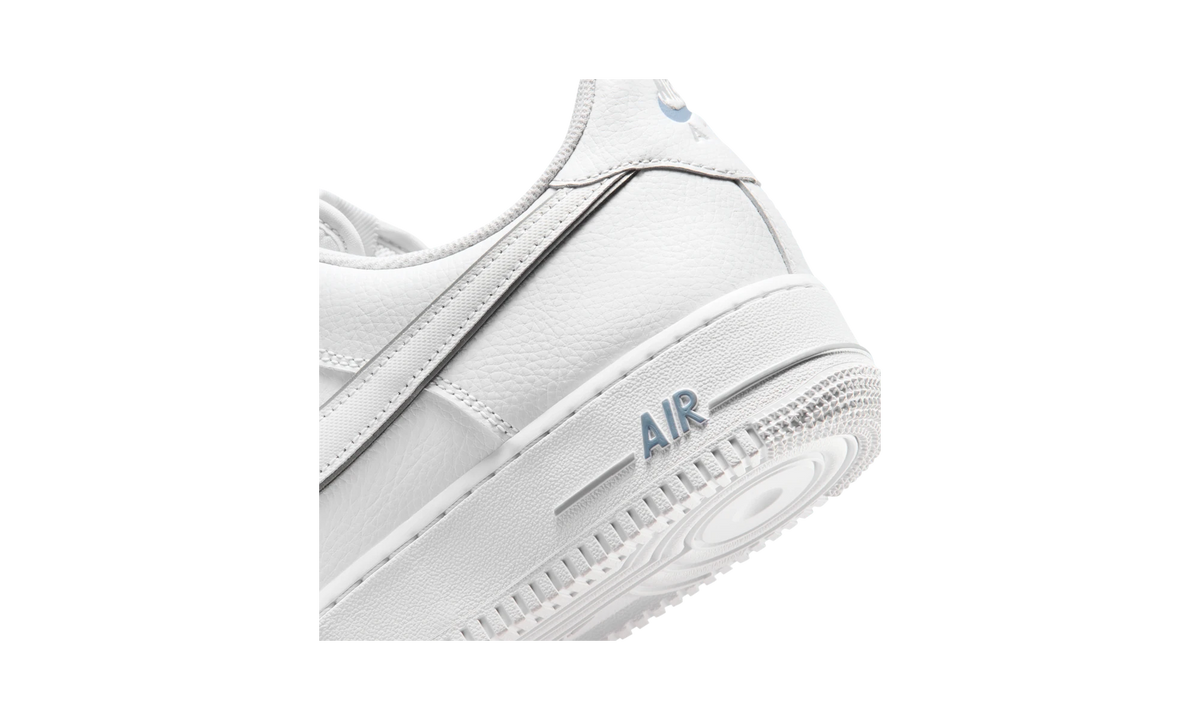 Overkicks - Nike Air Force 1 Low 07 LV8 White Silver Wolf Grey (IQ5228-100) - detalle