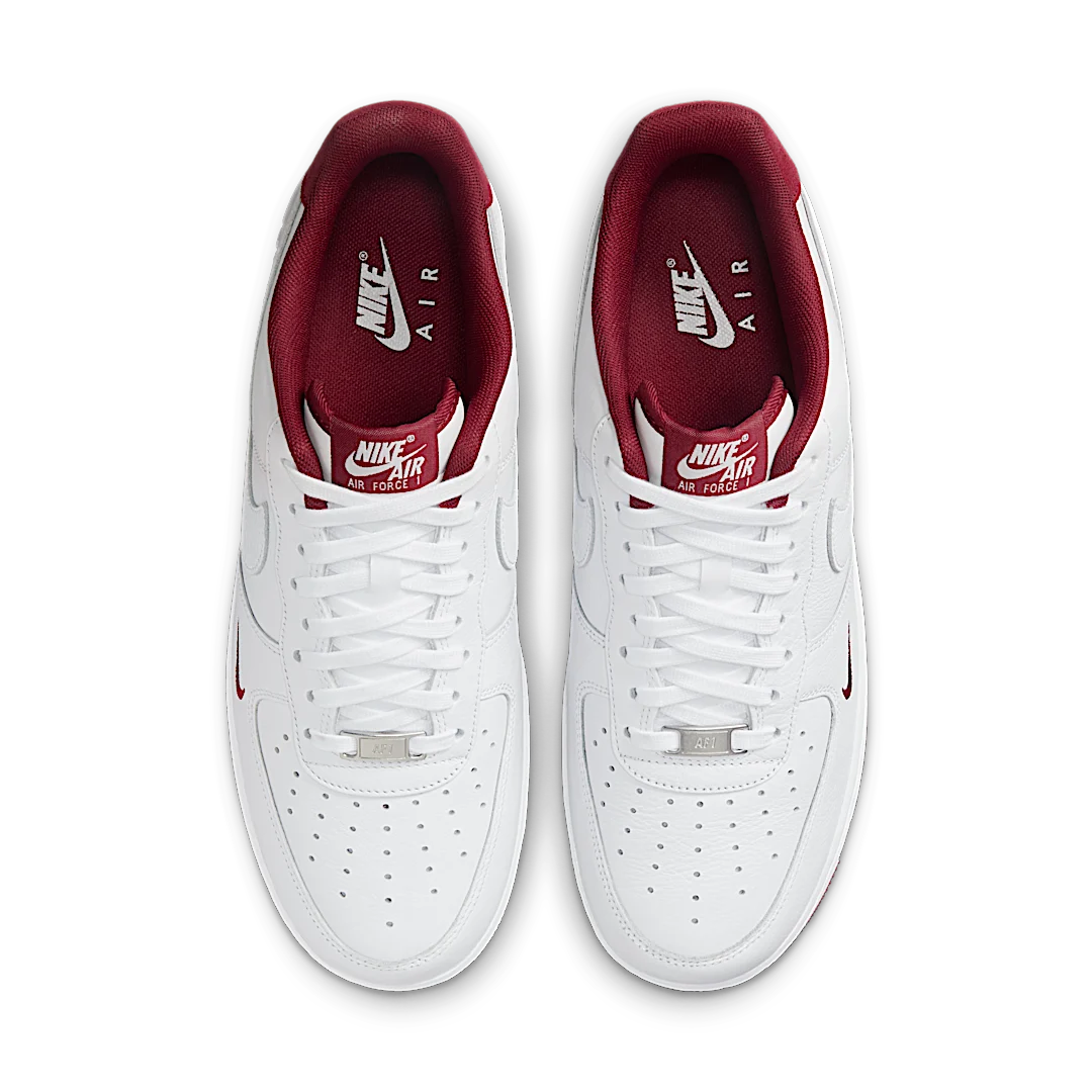 Overkicks - Nike Air Force 1 Low 07 LV8 White Team Red (HM9483-100) - par completo