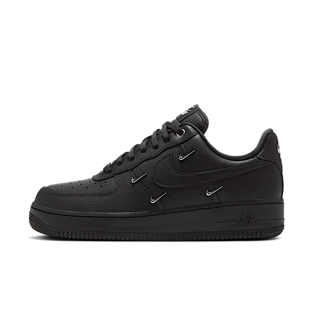 Overkicks - Nike Air Force 1 Low 07 LX Black Silver Mini Swoosh (HQ1180-001) - vista lateral
