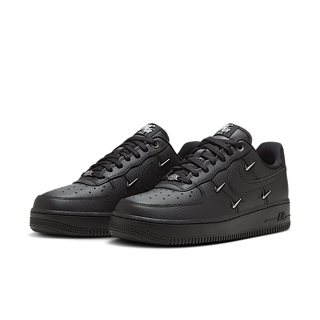 Overkicks - Nike Air Force 1 Low 07 LX Black Silver Mini Swoosh (HQ1180-001) - vista trasera