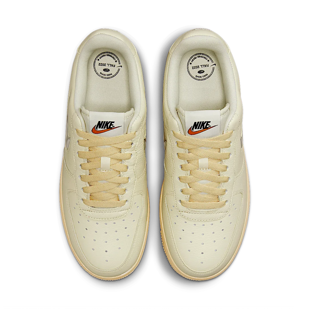Overkicks - Nike Air Force 1 Low 07 LX Coconut Milk Lemon Wash (DO9456-100) - par completo