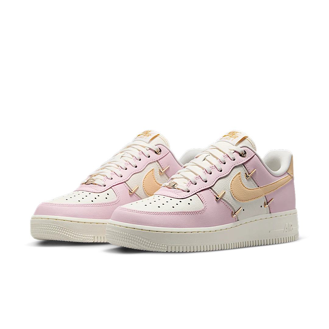 Overkicks - Nike Air Force 1 Low 07 LX Pink Foam Mini Swoosh (IB2574-600) - vista trasera