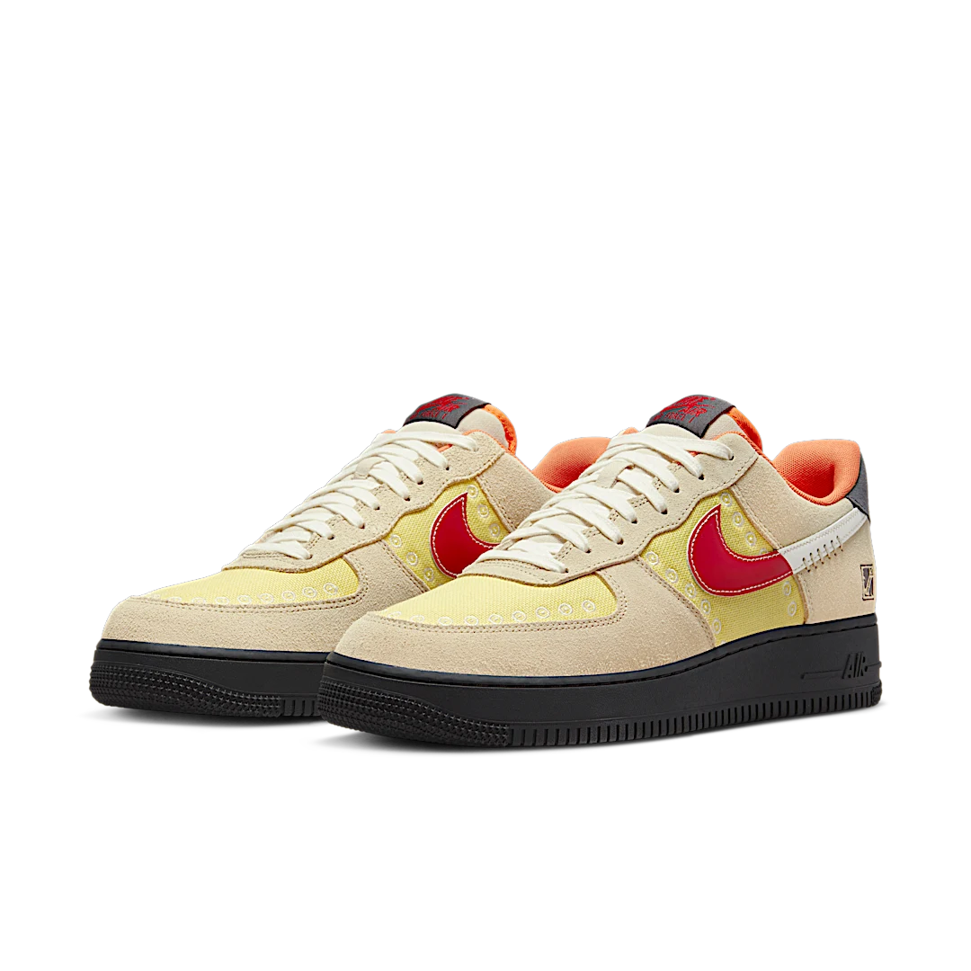 Overkicks - Nike Air Force 1 Low 07 LX Somos Familia (DZ5355-126) - vista trasera