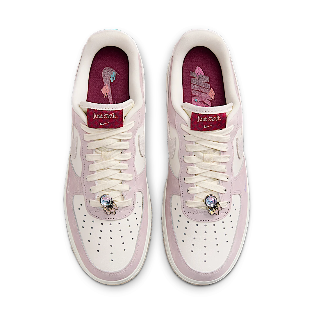 Overkicks - Nike Air Force 1 Low 07 LX Year of the Dragon (2024) (FZ5066-111) - vista trasera