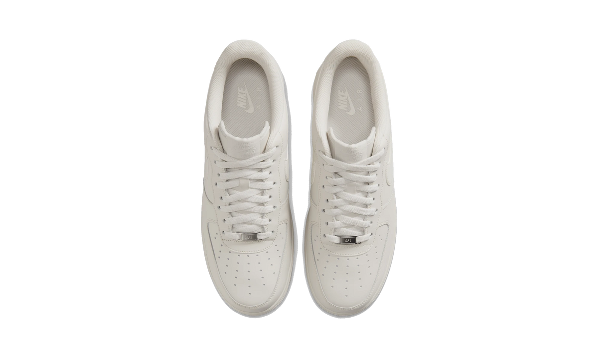 Overkicks - Nike Air Force 1 Low 07 Light Bone (IH1698-003) - vista superior