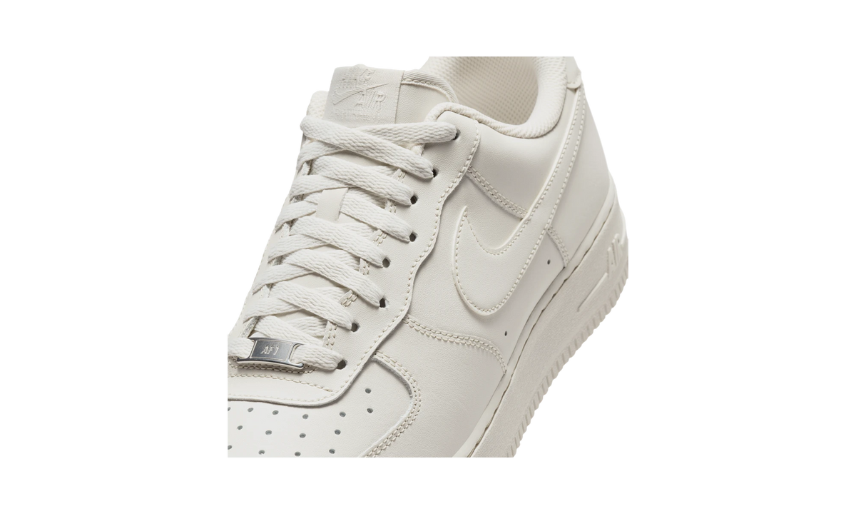 Overkicks - Nike Air Force 1 Low 07 Light Bone (IH1698-003) - detalle lateral interior