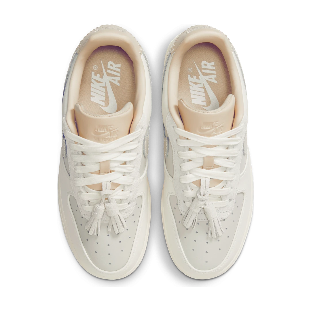 Overkicks - Nike Air Force 1 Low 07 Light Bone Suede Tassels (HV1813-001) - par completo