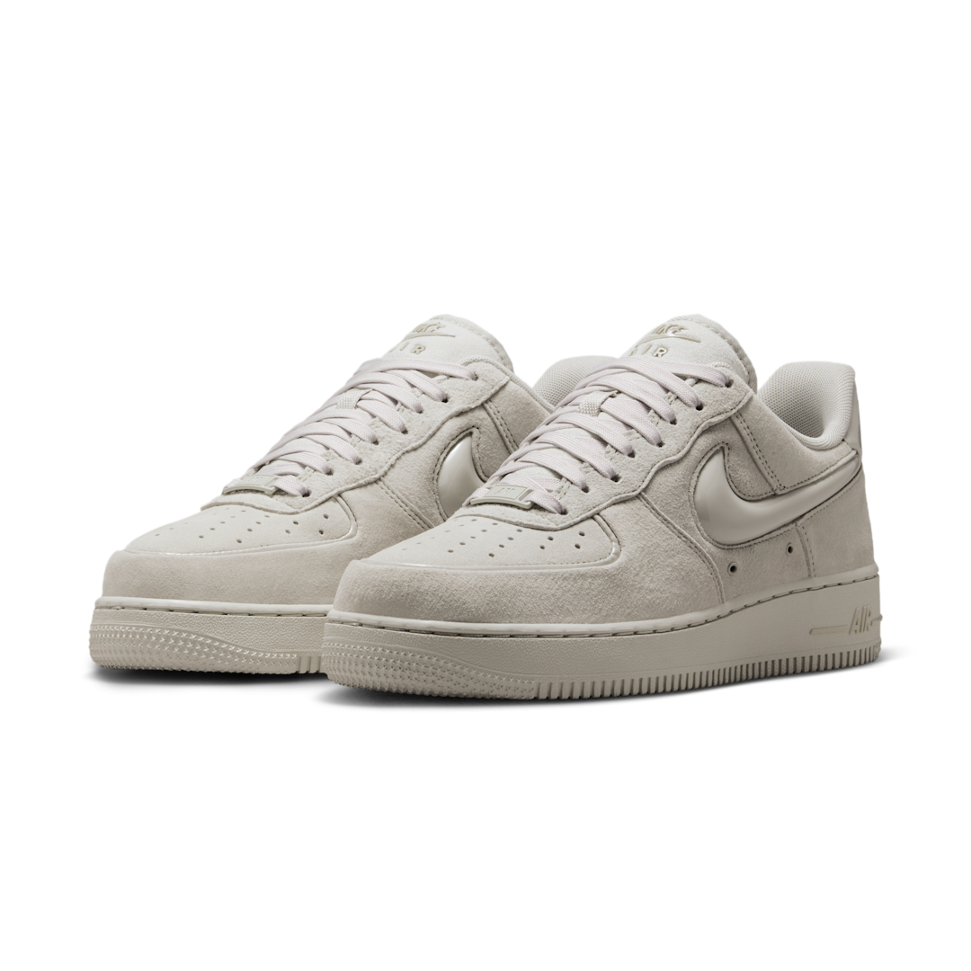 Overkicks - Nike Air Force 1 Low 07 Light Orewood Brown (HV4406-001) - vista trasera