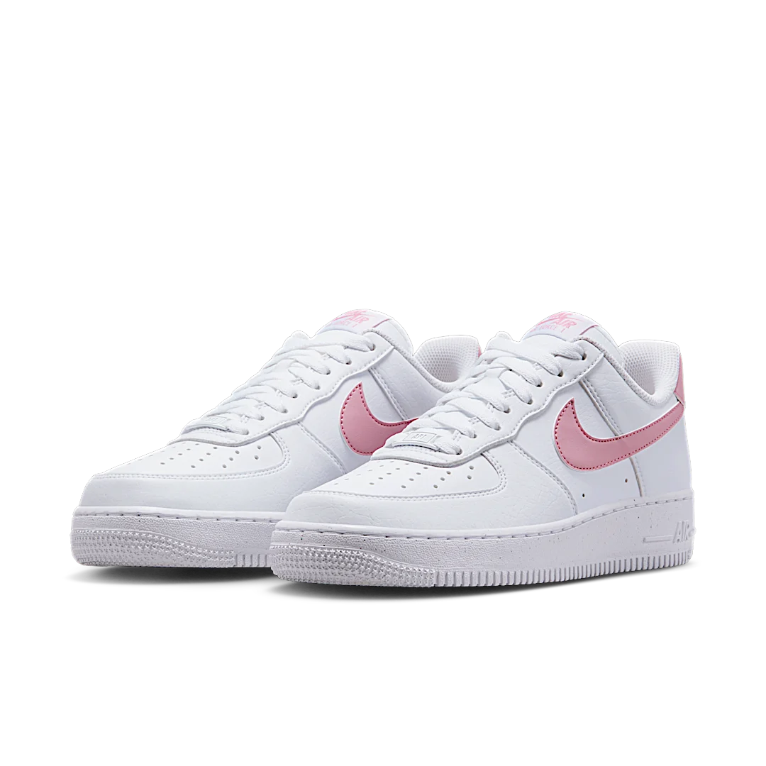 Overkicks - Nike Air Force 1 Low 07 Next Nature Elemental Pink (DC9486-111) - vista trasera