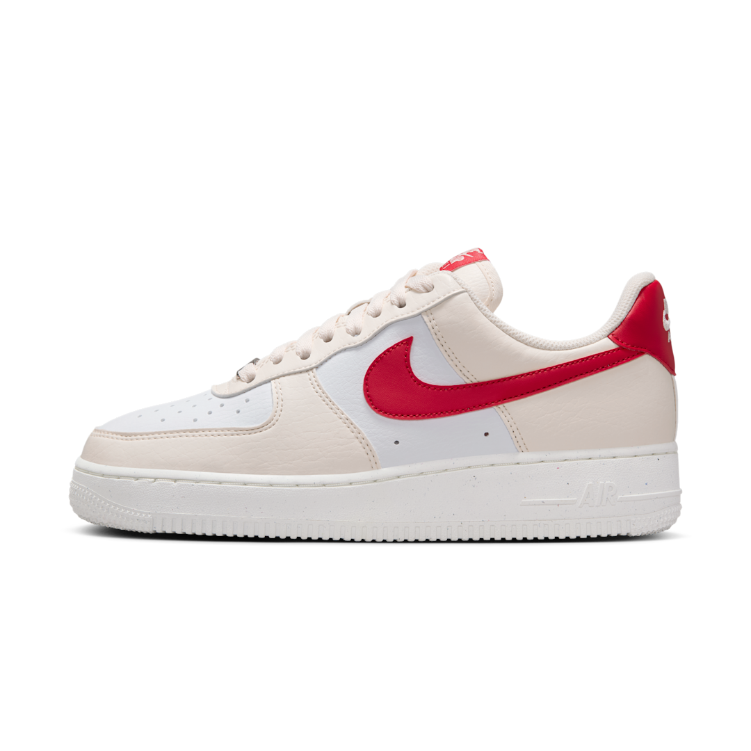 Overkicks - Nike Air Force 1 Low 07 Next Nature Pale Ivory University Red (DC9486-109) - vista lateral