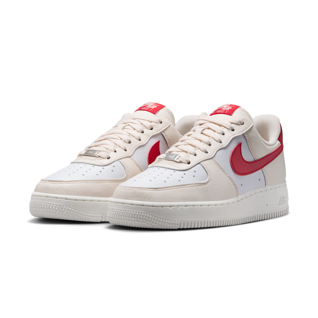 Overkicks - Nike Air Force 1 Low 07 Next Nature Pale Ivory University Red (DC9486-109) - vista trasera