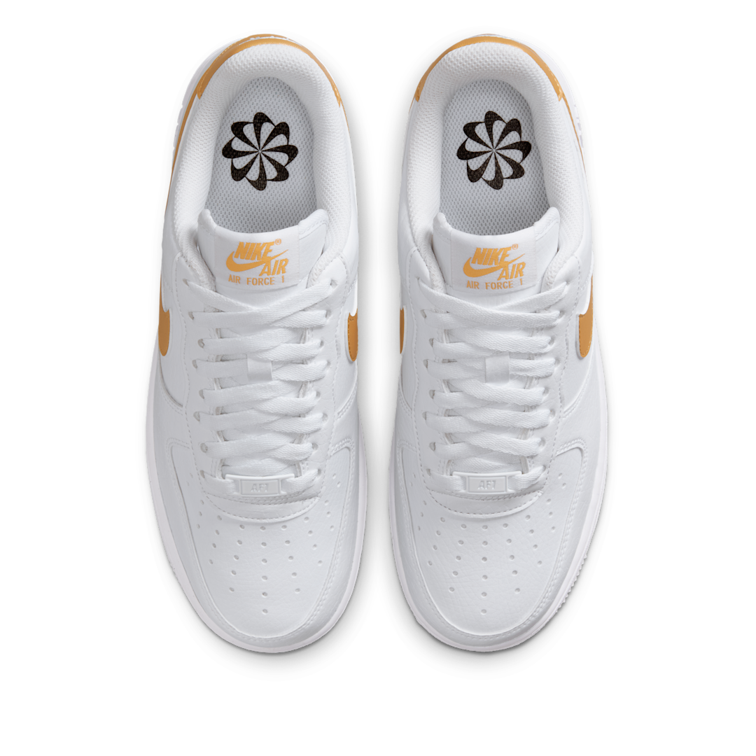 Overkicks - Nike Air Force 1 Low 07 Next Nature White Metallic Gold (DC9486-114) - par completo