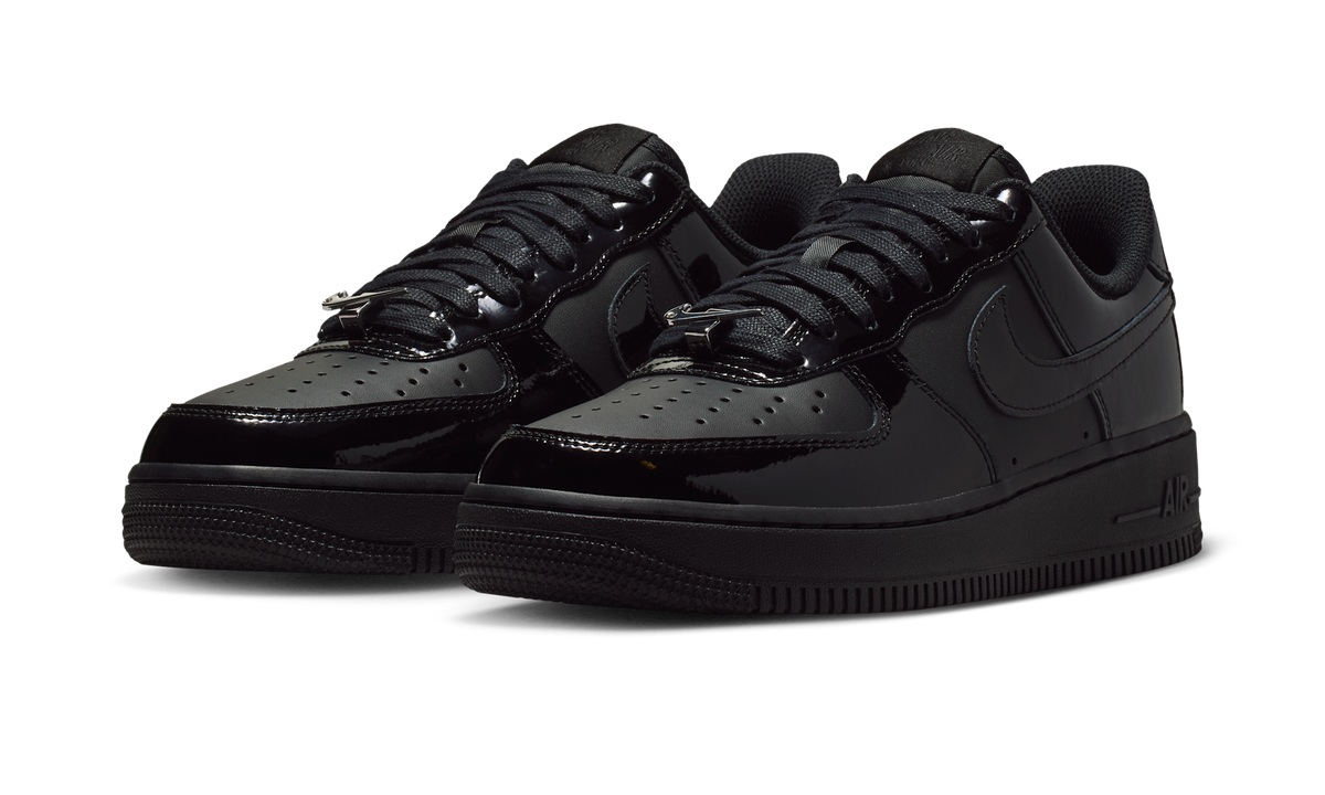 Overkicks - Nike Air Force 1 Low 07 Patent Black (IR5450-001) - vista trasera