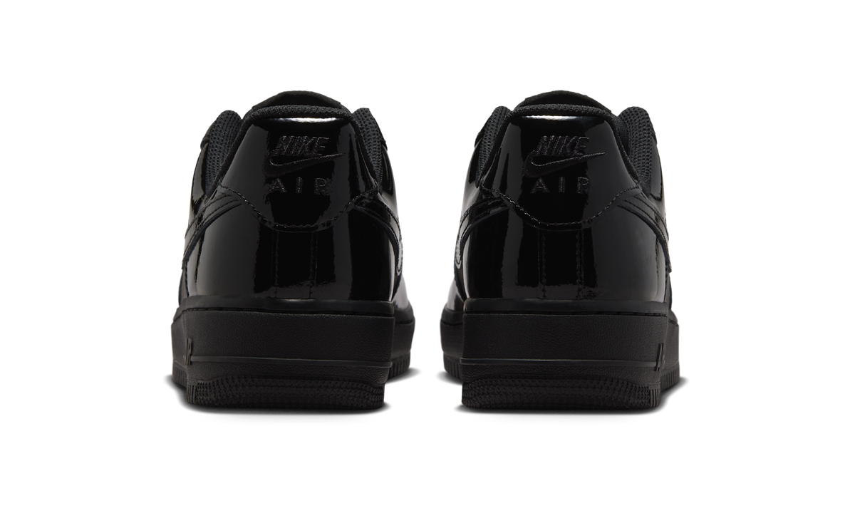 Overkicks - Nike Air Force 1 Low 07 Patent Black (IR5450-001) - detalle talón