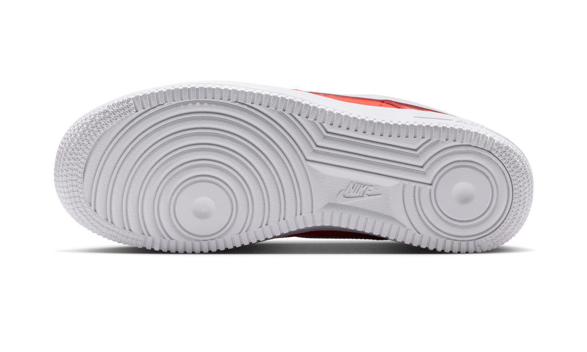 Overkicks - Nike Air Force 1 Low 07 Patent Light Crimson White (IR5450-600) - par completo