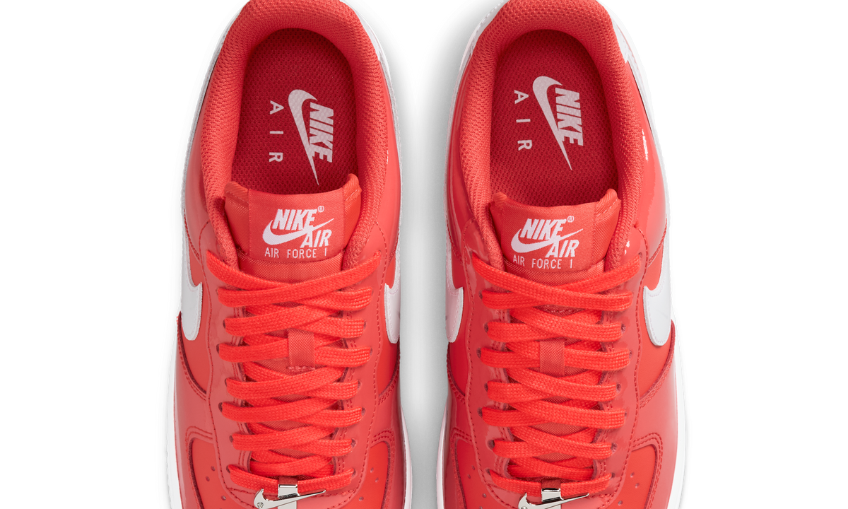 Overkicks - Nike Air Force 1 Low 07 Patent Light Crimson White (IR5450-600) - vista superior