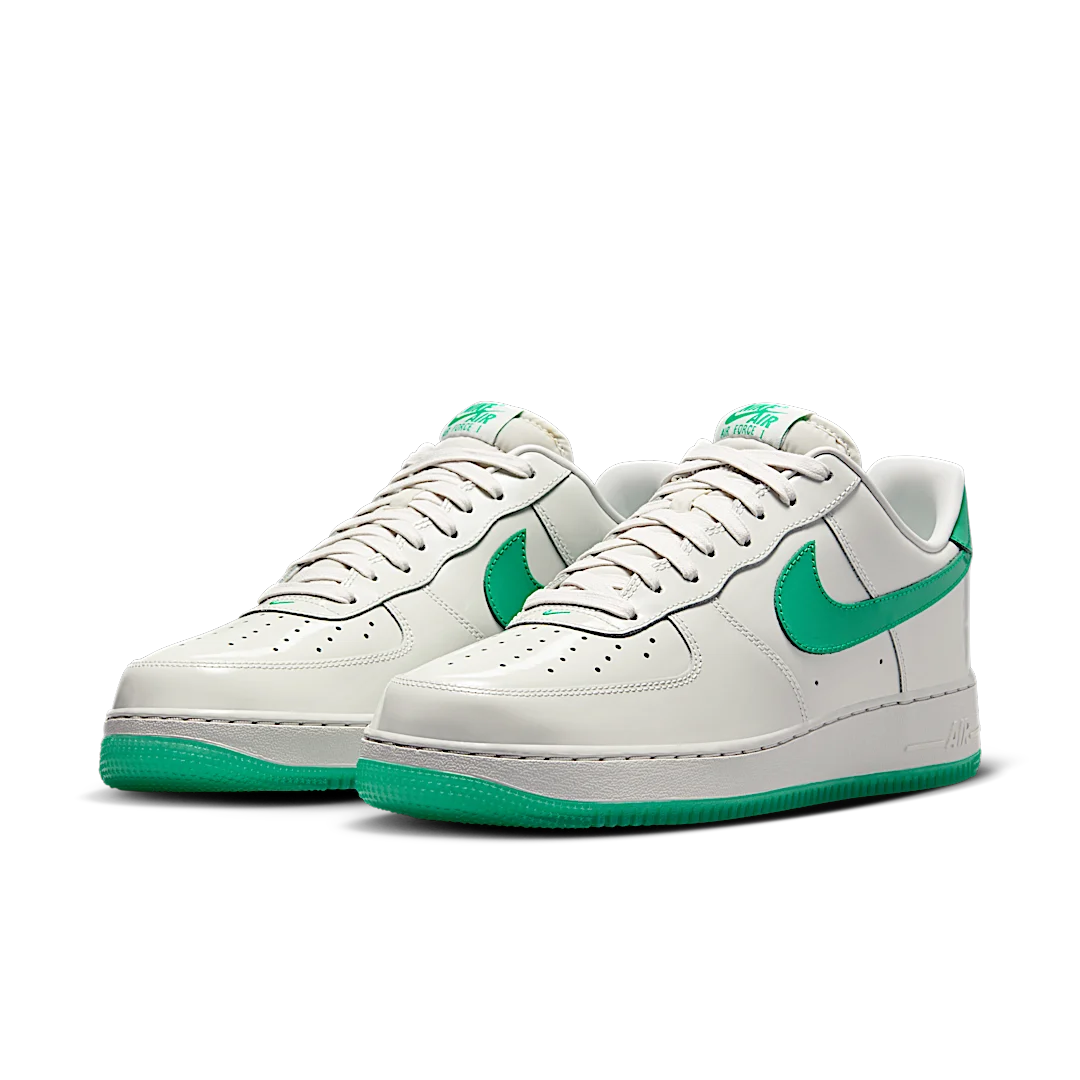 Overkicks - Nike Air Force 1 Low 07 Patent Platinum Tint Stadium Green (HF4864-094) - vista trasera