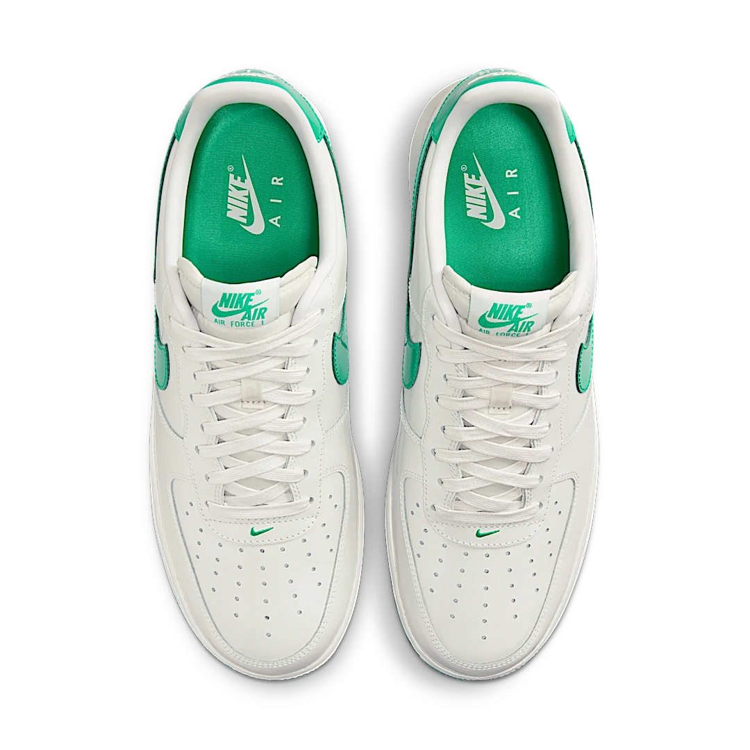 Overkicks - Nike Air Force 1 Low 07 Patent Platinum Tint Stadium Green (HF4864-094) - par completo