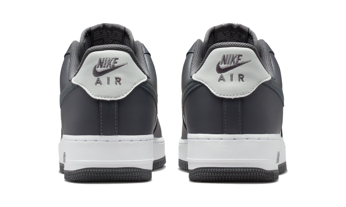 Overkicks - Nike Air Force 1 Low 07 Photon Dust Dark Grey (FJ4146-004) - detalle talón