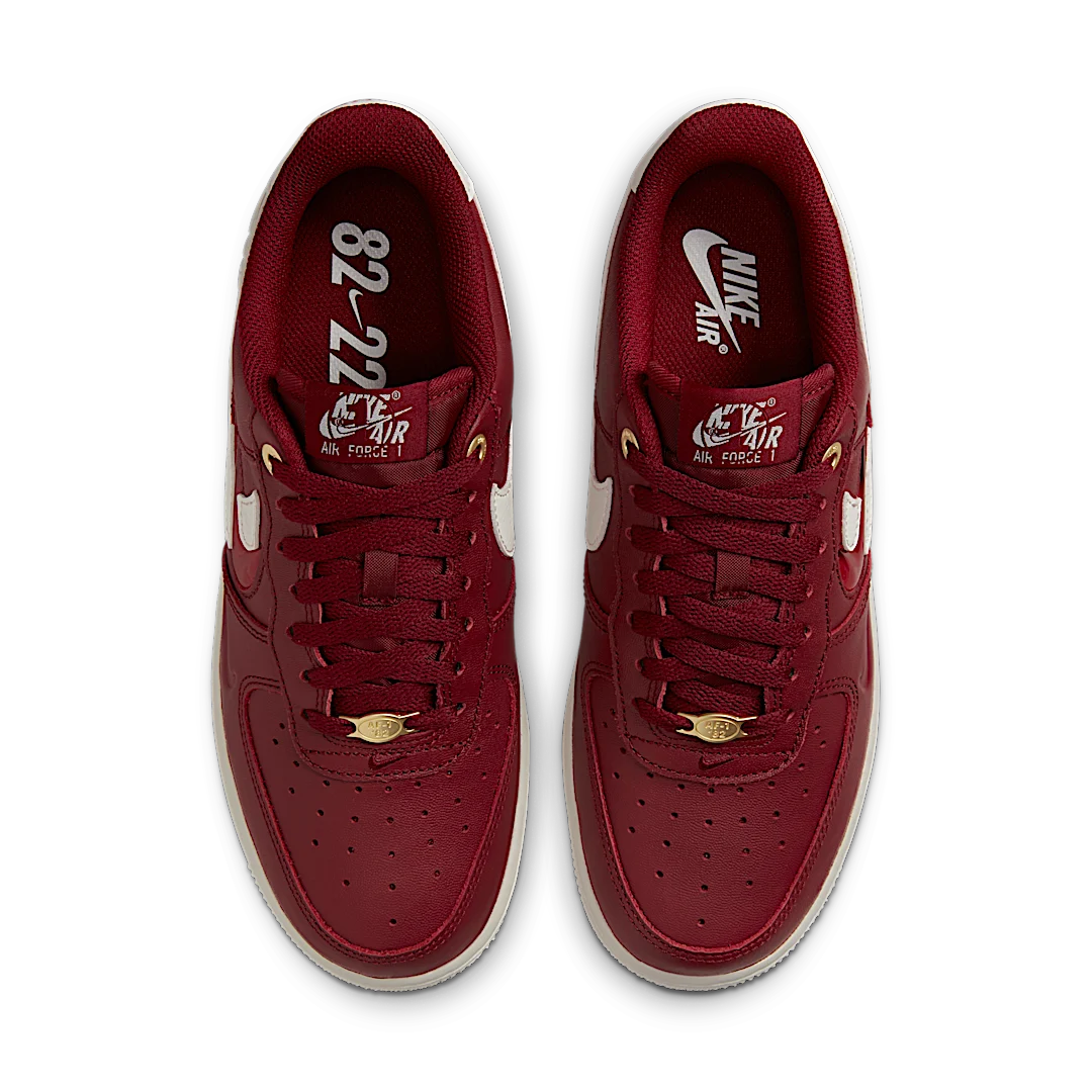 Overkicks - Nike Air Force 1 Low 07 Premium History Of Logos Team Red (DZ5616-600) - par completo