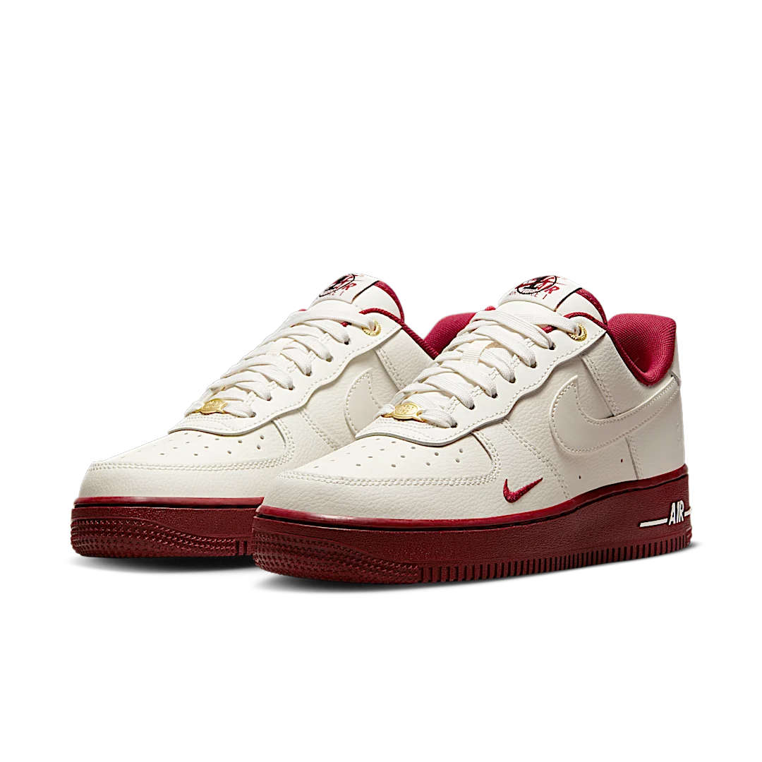 Overkicks - Nike Air Force 1 Low 07 SE 40th Anniversary Edition Sail Team Red (DQ7582-100) - vista trasera