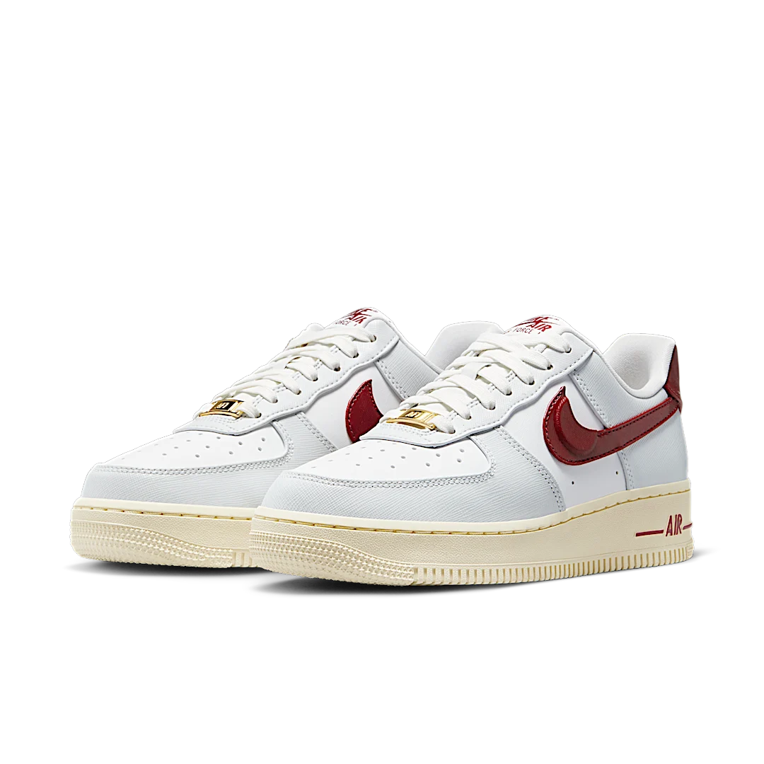Overkicks - Nike Air Force 1 Low 07 SE Just Do It Photon Dust Team Red (DV7584-001) - vista trasera