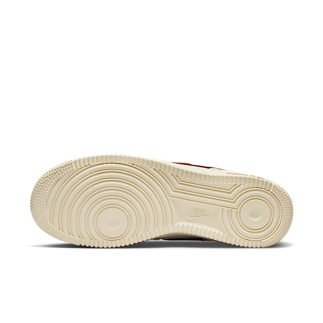 Overkicks - Nike Air Force 1 Low 07 SE Just Do It Photon Dust Team Red (DV7584-001) - detalle suela