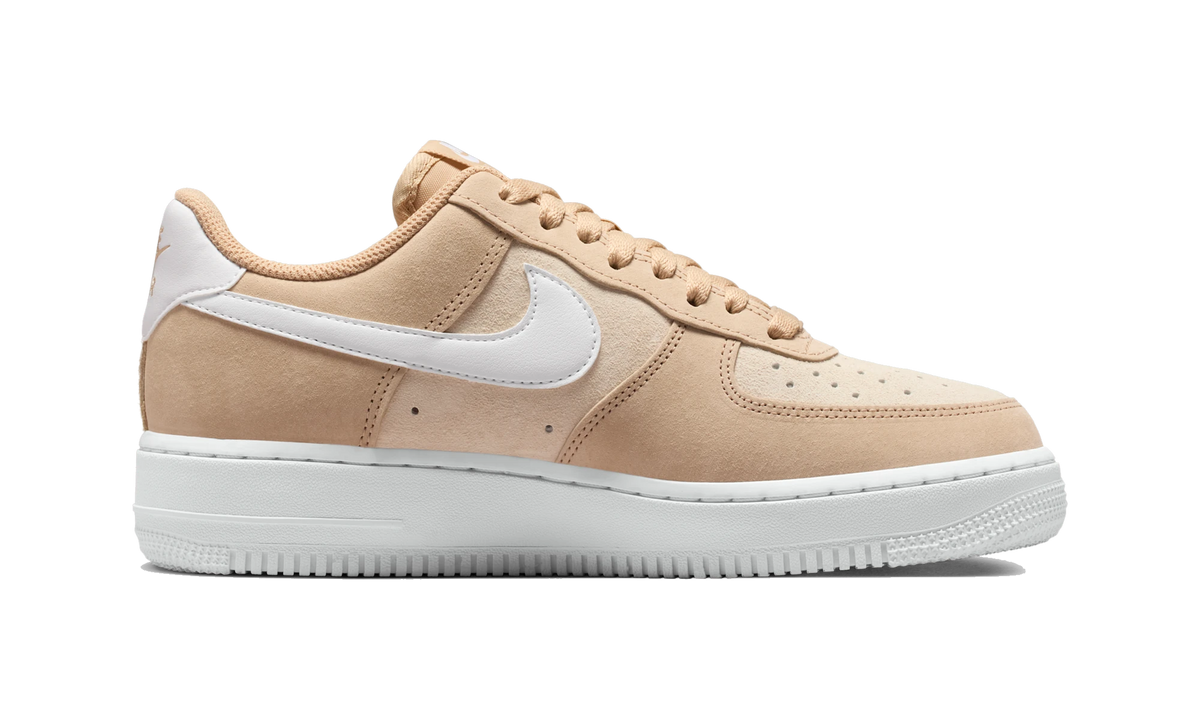 Overkicks - Nike Air Force 1 Low 07 SE Linen Sand Drift Metallic Gold Mini Swoosh (IQ9964-200) - detalle suela