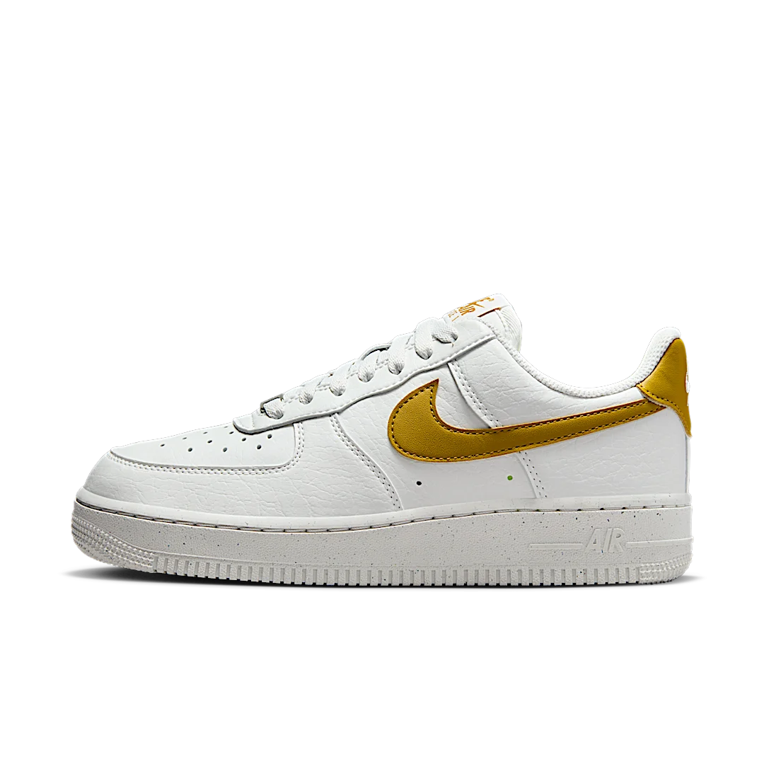 Overkicks - Nike Air Force 1 Low 07 SE Next Nature Summit White Bronzine (DV3808-101) - vista lateral