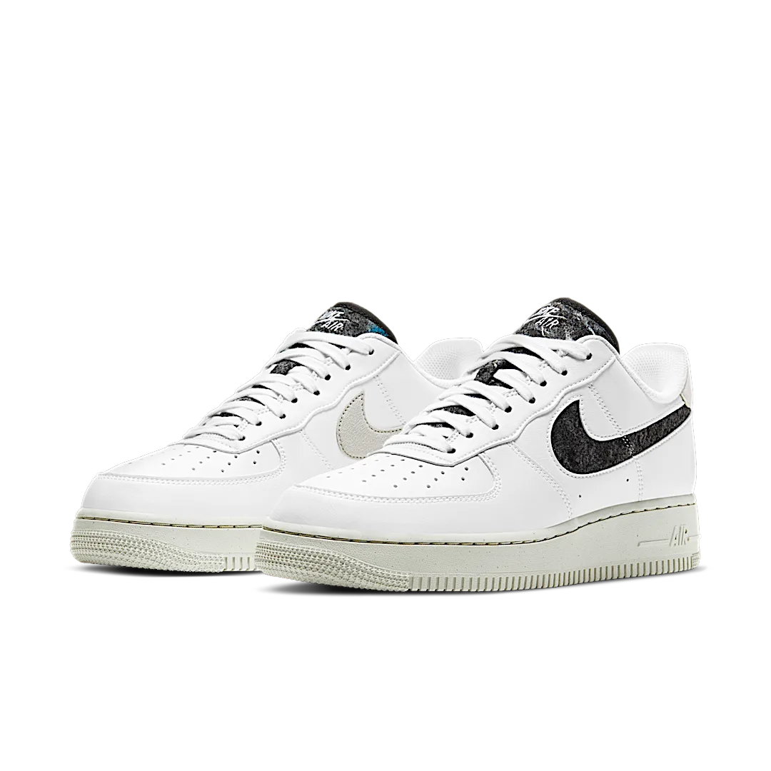 Overkicks - Nike Air Force 1 Low 07 SE Recycled White Black Light Bone (DA6682-100) - vista trasera