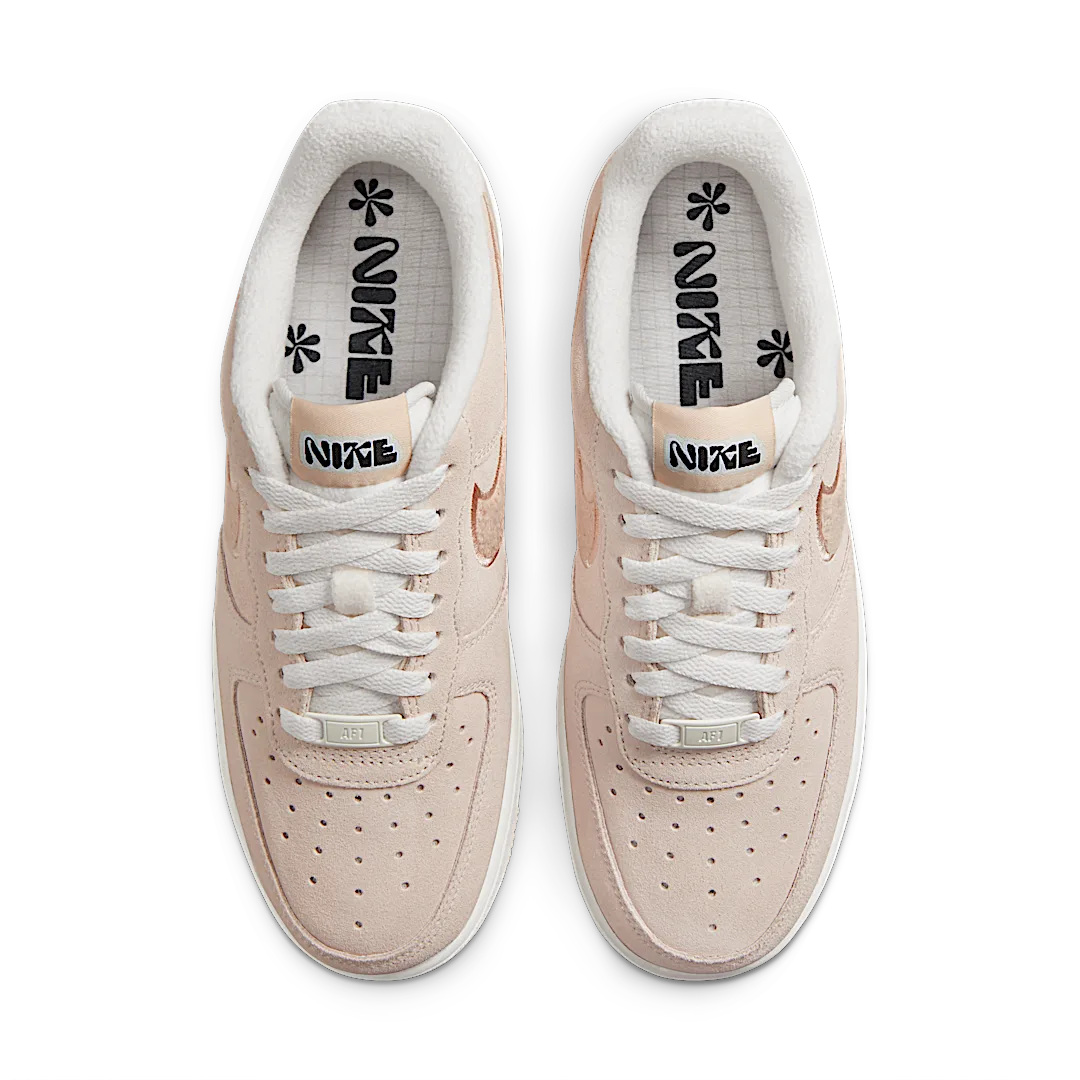 Overkicks - Nike Air Force 1 Low 07 SE Sanddrift Gum Fleece (DQ7583-001) - par completo