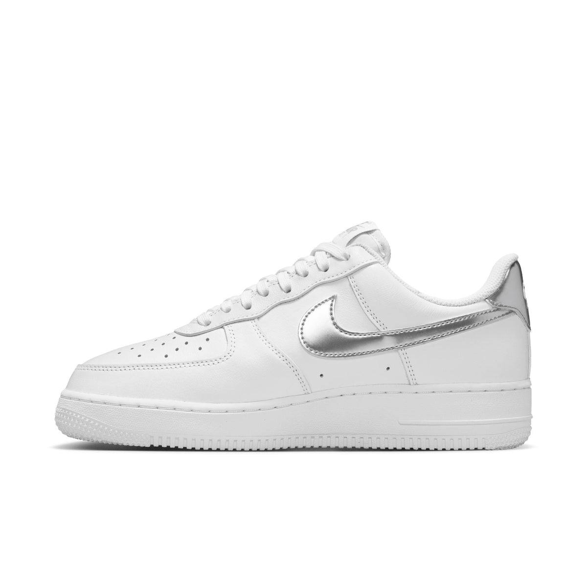 Overkicks - Nike Air Force 1 Low 07 SE White Metallic Silver (IV5102-100) - vista trasera