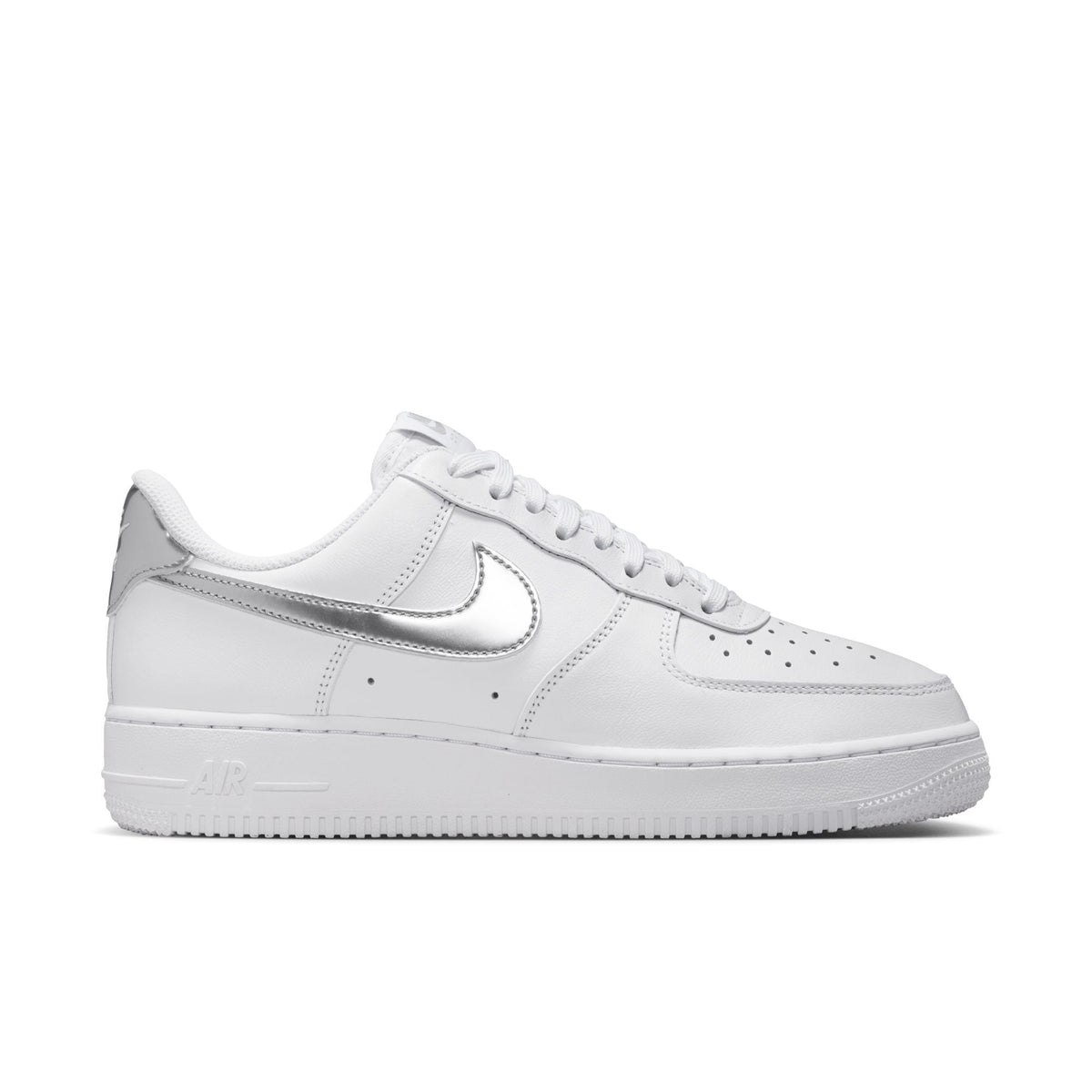 Overkicks - Nike Air Force 1 Low 07 SE White Metallic Silver (IV5102-100) - par completo