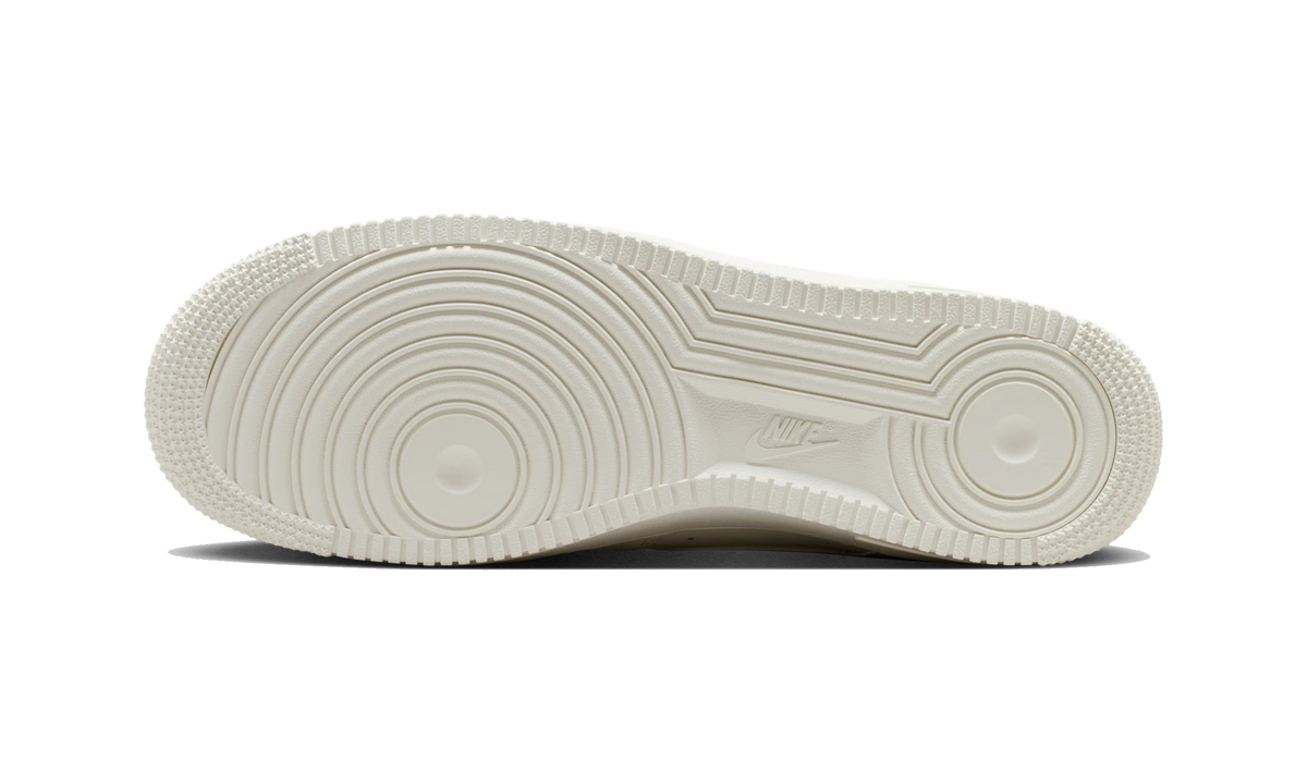 Overkicks - Nike Air Force 1 Low 07 Sail (IH1698-100) - par completo