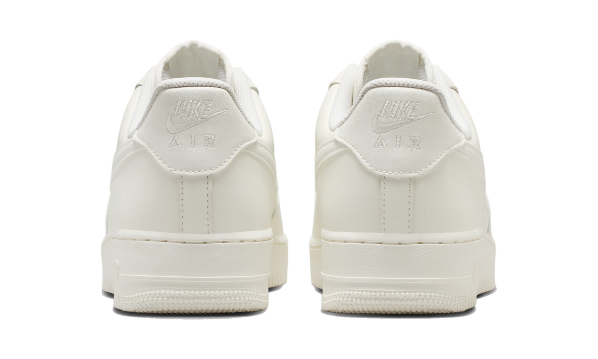 Overkicks - Nike Air Force 1 Low 07 Sail (IH1698-100) - detalle talón
