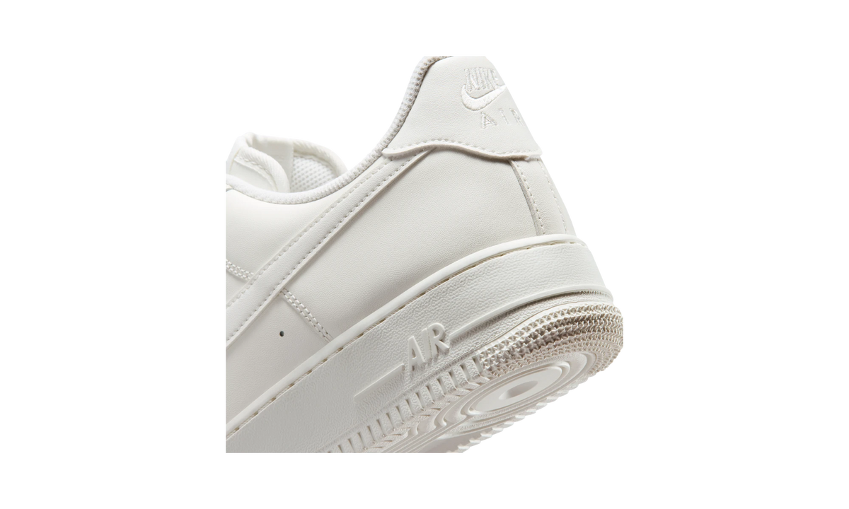 Overkicks - Nike Air Force 1 Low 07 Sail (IH1698-100) - detalle