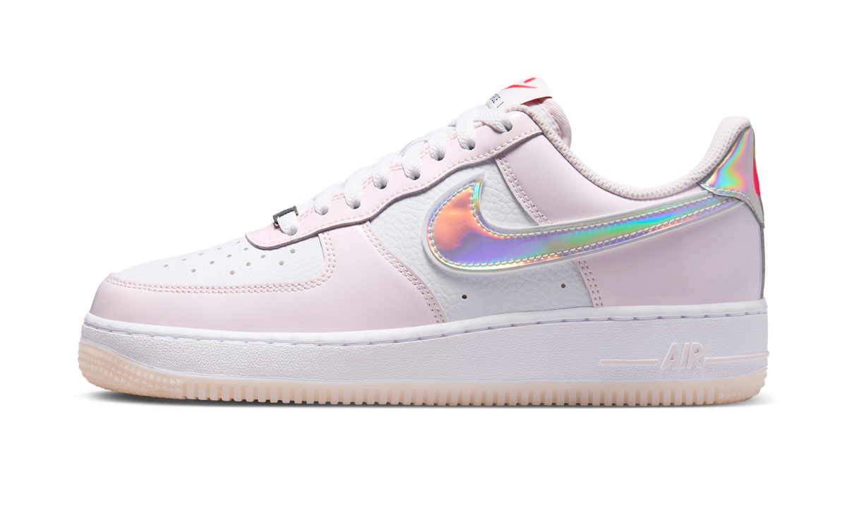 Overkicks - Nike Air Force 1 Low 07 Smiley Swoosh (IW7589-100) - vista lateral