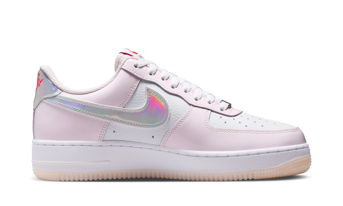 Overkicks - Nike Air Force 1 Low 07 Smiley Swoosh (IW7589-100) - detalle suela