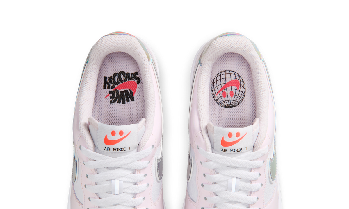 Overkicks - Nike Air Force 1 Low 07 Smiley Swoosh (IW7589-100) - vista superior